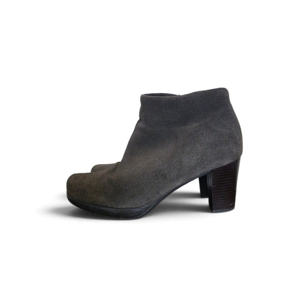 La Canadienne Miko Dark Gray Suede Boho Elegant Chic Heels Ankle Boots sz 8.5